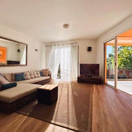 Scenic Riverfront 2 Bedroom Villa In Port Chambly Baie-du-Tombeau 외부 사진