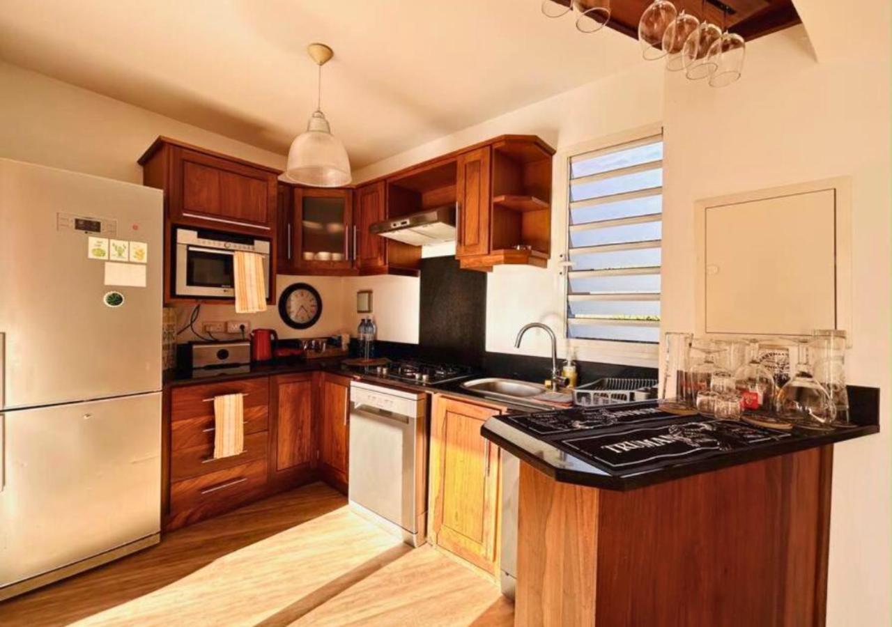 Scenic Riverfront 2 Bedroom Villa In Port Chambly Baie-du-Tombeau 외부 사진