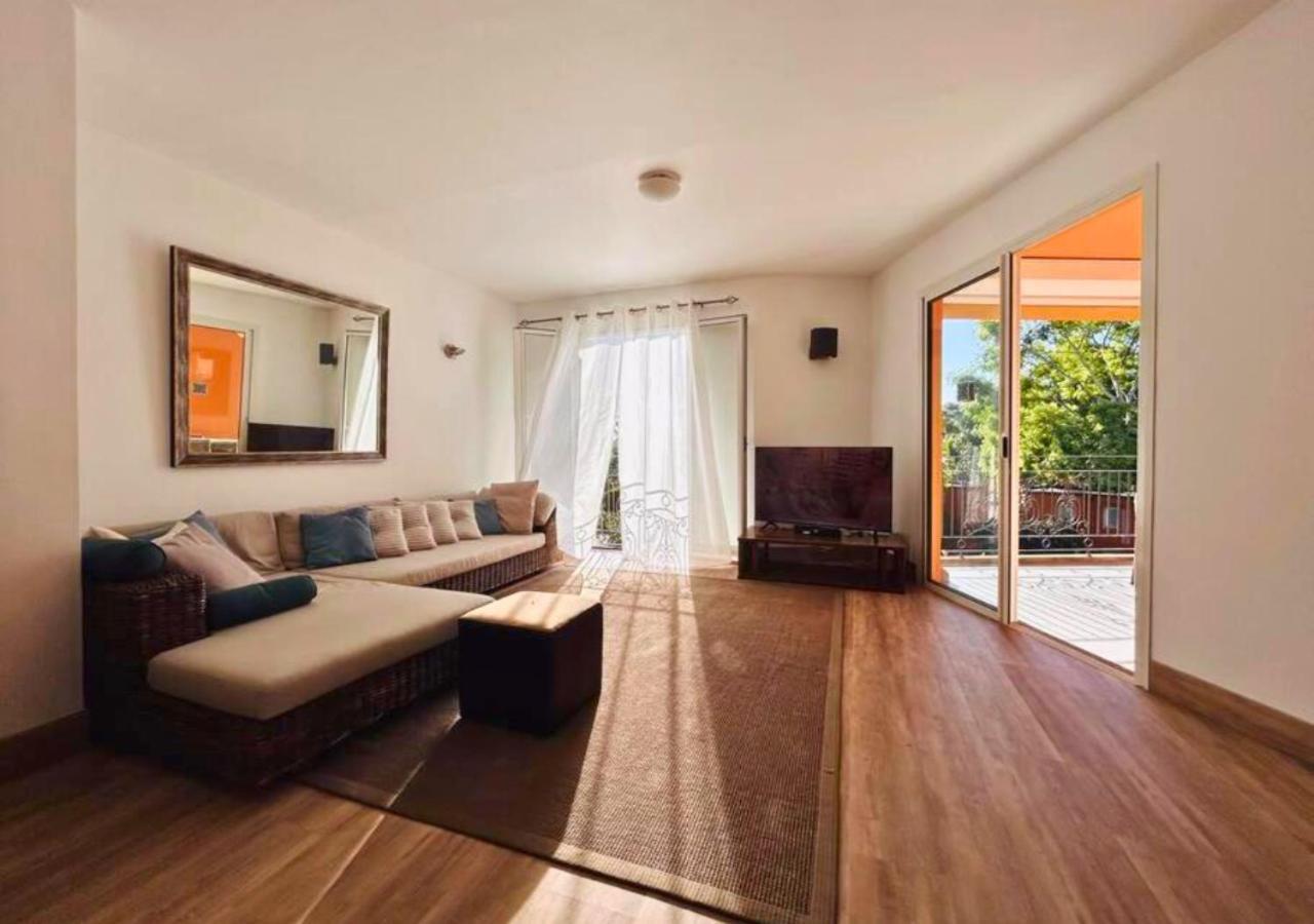 Scenic Riverfront 2 Bedroom Villa In Port Chambly Baie-du-Tombeau 외부 사진